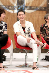 高清图：《艋舺》剧组上康熙 赵又廷阮经天玩亲嘴