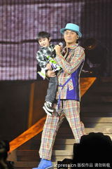 组图：父爱大过天 盘点明星奶爸精彩瞬间