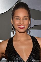 组图：艾丽西亚凯斯与魔力红乐队深情对唱