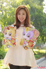 组图：罗力威许靖韵新年逛花市寄望马年创高峰