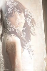 组图：蹲妹MV花絮曝光 拍激烈床戏深情相拥