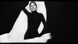 GaGa《Applause》MV造型惊悚 小丑蜕变黑天鹅