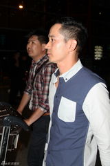 组图：快男阿穆隆出狱回京