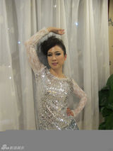 组图：芙蓉姐姐黑丝装嫩 小腿微凸自称相当性感