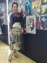 组图：白百何身着梦幻古堡裙看秀 称圆童话梦