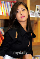 组图：韩国女星邵菲写真发布 长发披肩温柔甜美