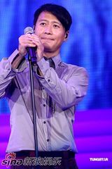 高清组图：黎明演唱会变换多套华服 乐基儿捧场观看