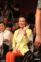 组图：200明星高歌《北京祝福你》 成龙坐镇指挥