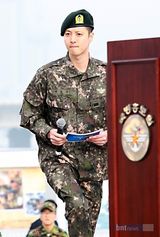 组图：李准基(李俊基)李东健等人参加第八届战友马拉松