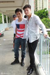 组图：王浩信跳桥戏惊心动魄 森美以一敌十秀功夫