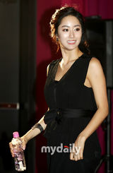 组图：全慧彬优雅高贵亮相 宣传新剧《夜叉》