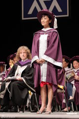 组图：张艾嘉获颁演艺荣誉院士 李心洁刘若英捧场