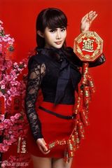 组图：徐冬冬香港拍摄杂志贺新春大片