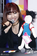 组图：2NE1出席KBEE2013宣传大使委任仪式