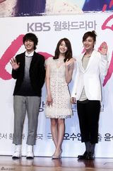 高清组图：张根硕允儿等宣传《爱情雨》十足养眼