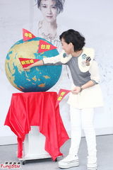 组图：张芸京改版签唱会称个唱想跟韦礼安跳《舞娘》