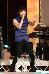 组图：韩团FT Island精彩献唱 主唱弘基再成焦点