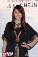 组图：琦琦叹老公忙碌 没时间为女儿庆生