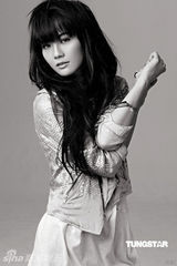 幻灯图集：阿Sa(蔡卓妍)全新EP造型曝光 黑白风摇滚味十足