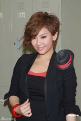 组图：梁汉文替霆锋开脱罪名 郑欣宜称离婚也可爱子 