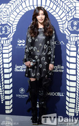 组图：宋智孝刘亚仁李栋旭等靓装出席时尚活动