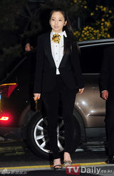 组图：韩星金慧秀李栋旭朴诗妍等亮相名品派对