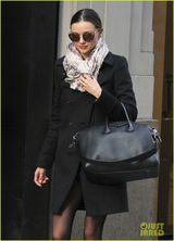 组图：米兰达-可儿冬日温暖街拍 黑丝大秀性感美腿