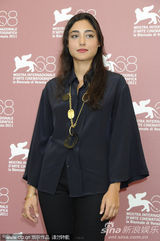 组图：《梅子鸡之味》记者会 女演员豪放转裙露底裤