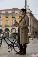 组图：张智霖任咖啡代言人 出走葡萄牙骑单车