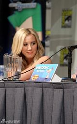 高清组图：《飞哥与小佛》亮相 提斯黛尔性感亮相