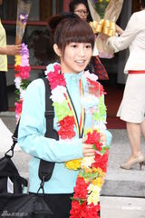 组图：郭书瑶拍《志气》化身拔河队员