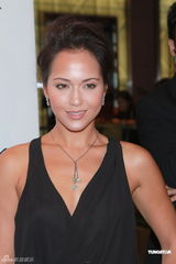 组图：古天乐出席活动 现场与贝安琪当模特走秀