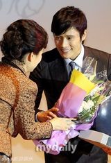 幻灯图集：韩国国会大奖颁奖礼 众星云集星光熠熠