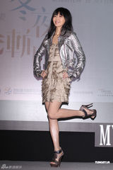 高清图：孙燕姿参观花博会 清丽亮相引媒体追拍