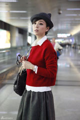 组图：张静初复古学院风现身 猫耳帽清新乖萌