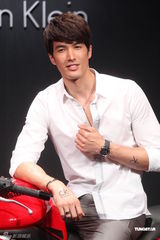 组图：锦荣携隋棠出席代言 提及蔡依林装聋作哑 