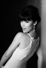组图：韩丹彤黑白写真神秘高雅