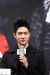 高清图：朴信惠尹施允亮相《邻家花美男》发布