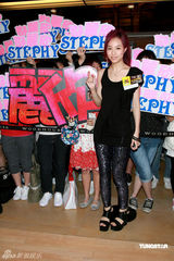 幻灯图：邓丽欣分享星座爱情关系 直言方力申博爱