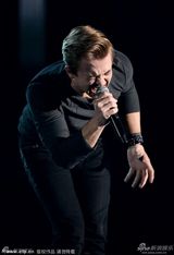 组图：乡村小正太亨特-海耶斯献唱 帅气依旧