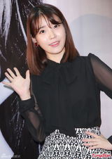 组图：韩星IU秀美腿 不相信美貌胜全智贤