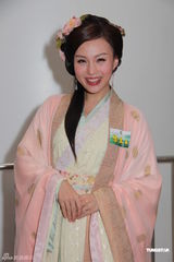 组图：黎耀祥与郑则仕斗戏 周家蔚与佘诗曼饭聚