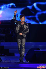 组图：中歌榜演唱会 周杰伦牵手章子怡