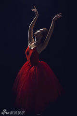 组图：金晨非凡气场写真曝光 翩翩起舞宛如精灵