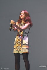 组图：容祖儿封口避谈龙儿恋 称何韵诗是好朋友