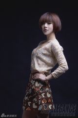 组图：邓家佳登杂志封面造型冷峻俏皮