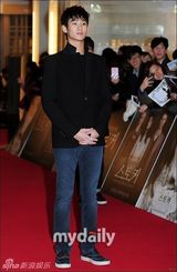 组图：影片《斯托克》首映 宋仲基金秀贤等支持