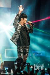 组图：SHINee与EXO-K等K-POP演唱会秀炫舞