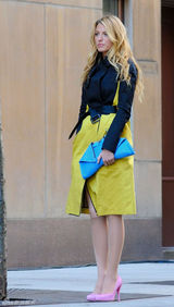 组图：布莱克-莱弗利现身《绯闻女孩》片场