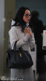 组图：蒋勤勤素颜现身机场 婉拒合影匆匆离开